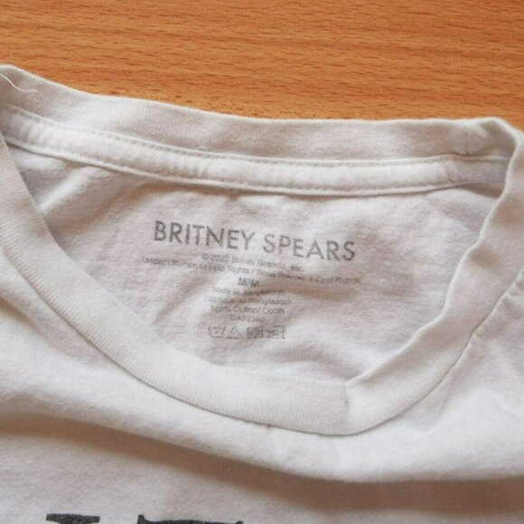๐ค Britney Spears Photo Print Tee โ Size M - Picture 2 of 3